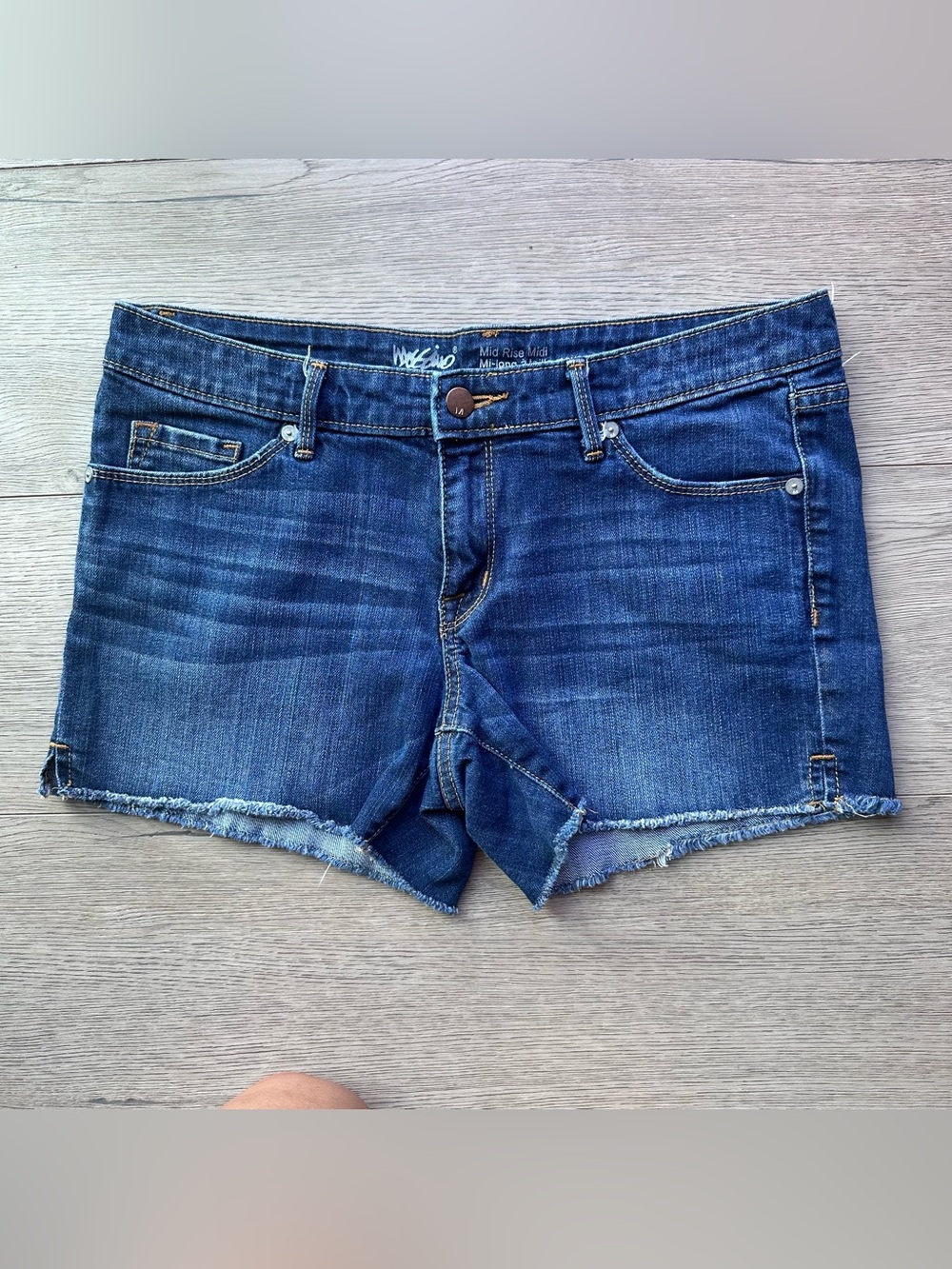 Mossimo Mid Rise Midi Denim Shorts Size‎ 8/29 Dark Wash Raw Hem Stretch